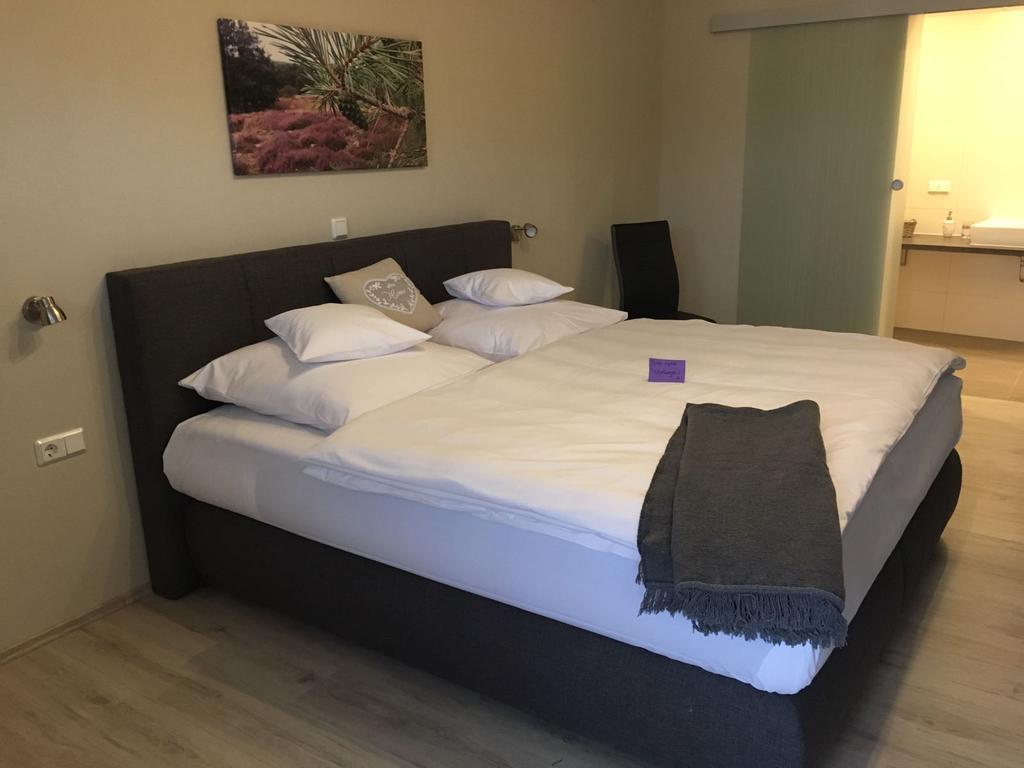 Boardinghouse Alte Bank Hotel Wollstein Buitenkant foto